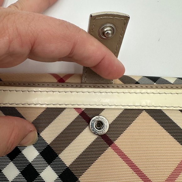 BURBERRY Nova Check Wallet - Picture 12 of 15